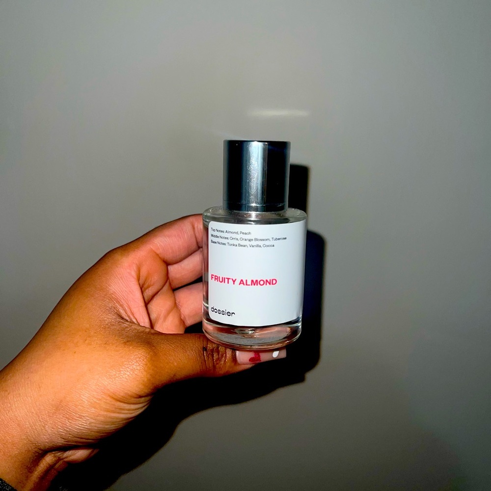 1.7 oz Dossier - Fruity Almond. ✨